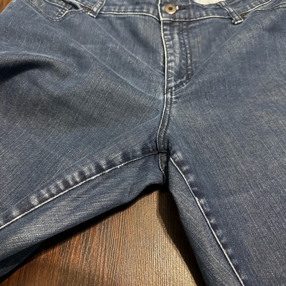 Chico's Platinum Denim Blue High Rise Flare Jeans 2.5 (14) EUC - Picture 4 of 11